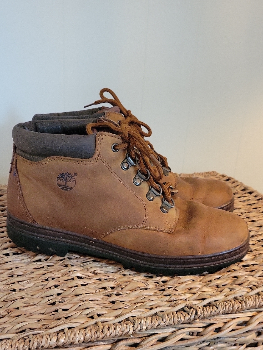 Vintage Style Timberland Womens Hiking Boots Size 8.5